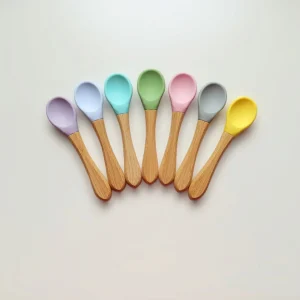 Cuillères en bois et silicone personnalisées