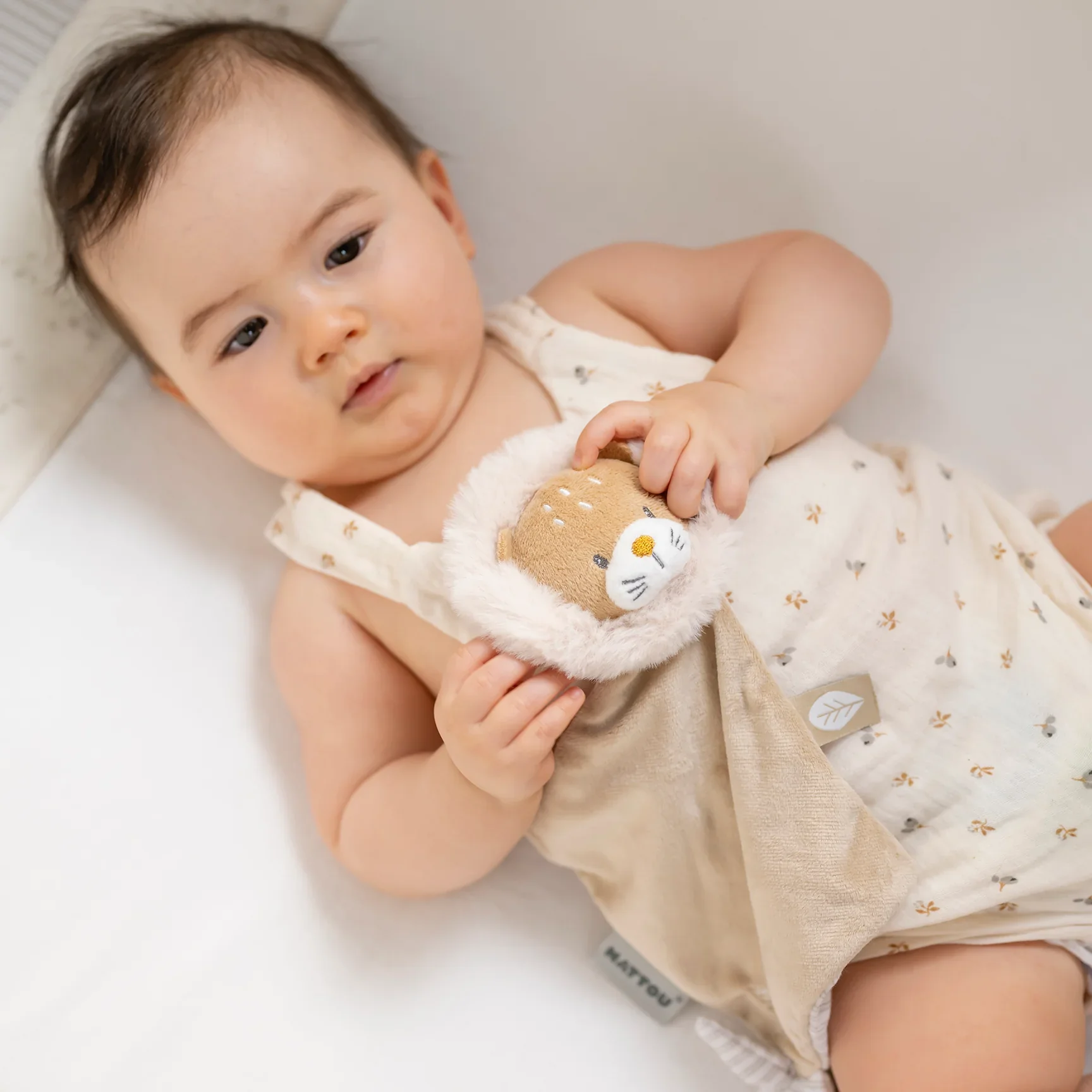 Petit Doudou Lion FLO, ERNEST & OLI – Image 7
