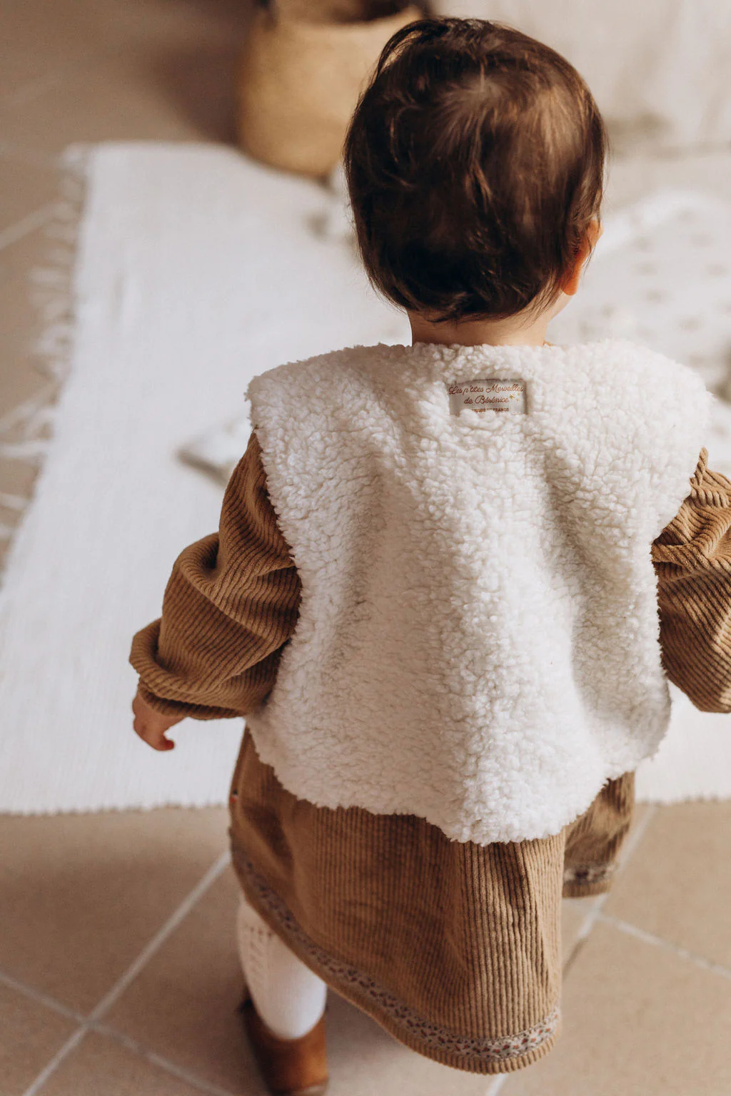 Robe bébé "Margot" à manches longues en velours côtelé de coton BIO lavé caramel – Image 5