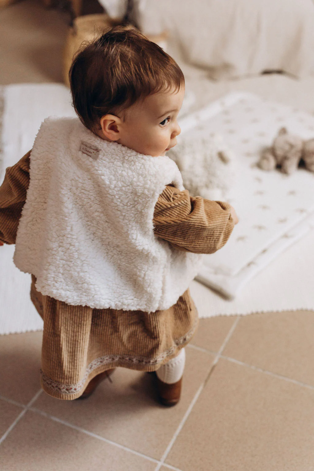 Robe bébé "Margot" à manches longues en velours côtelé de coton BIO lavé caramel – Image 6