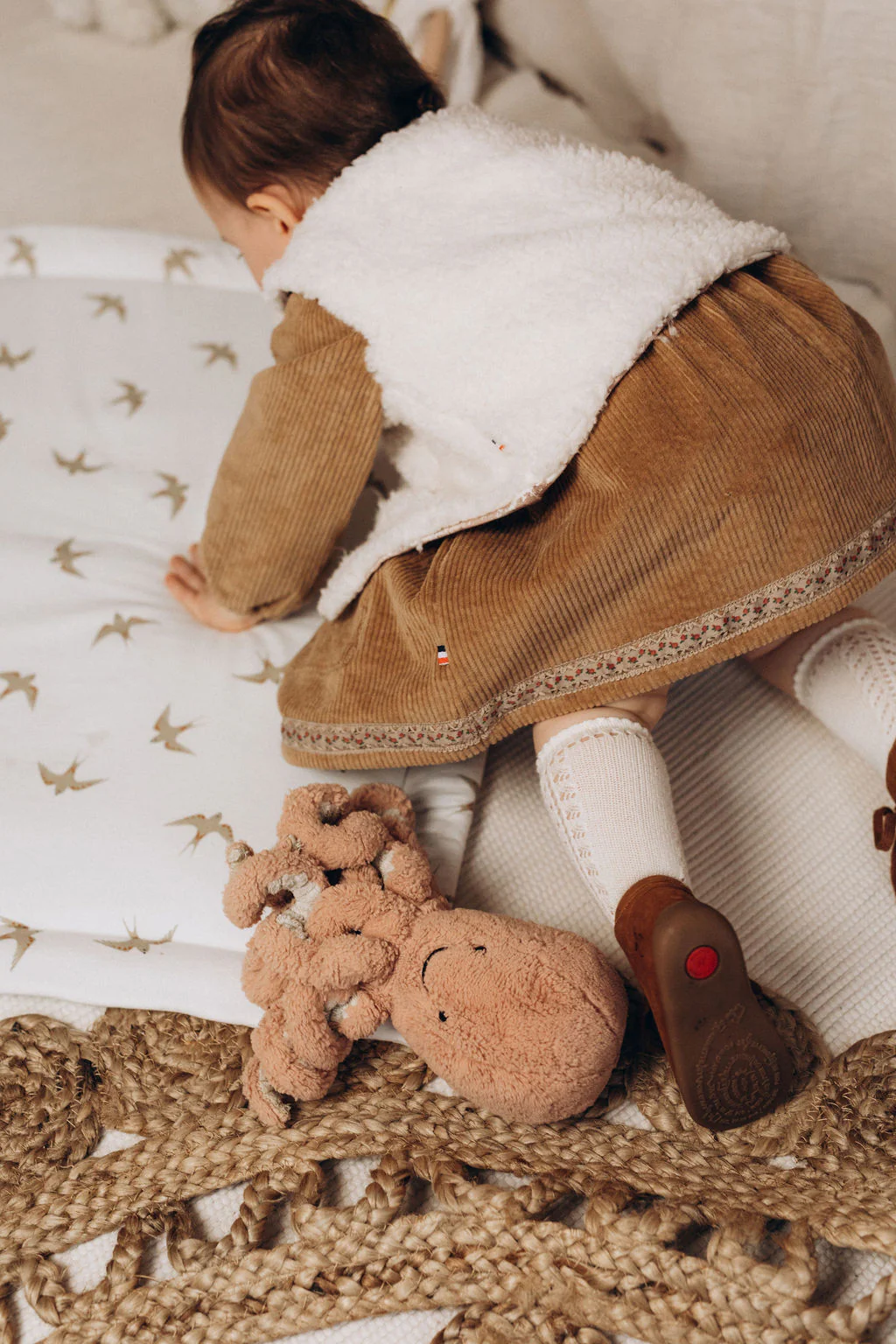 Robe bébé "Margot" à manches longues en velours côtelé de coton BIO lavé caramel – Image 8