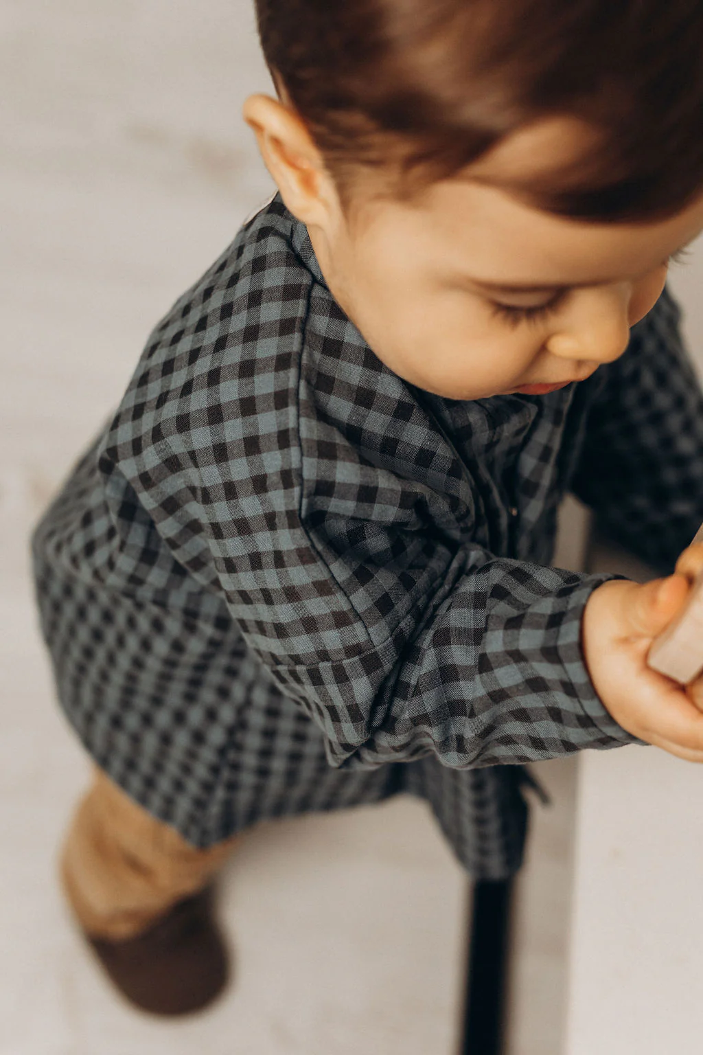Chemise bébé garçon Matisse en coton recyclé vichy bleu et noir – Image 5