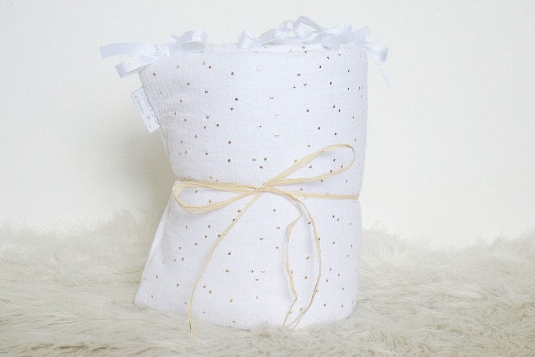 Couffin double gaze de coton blanc à pois dorés – Image 6