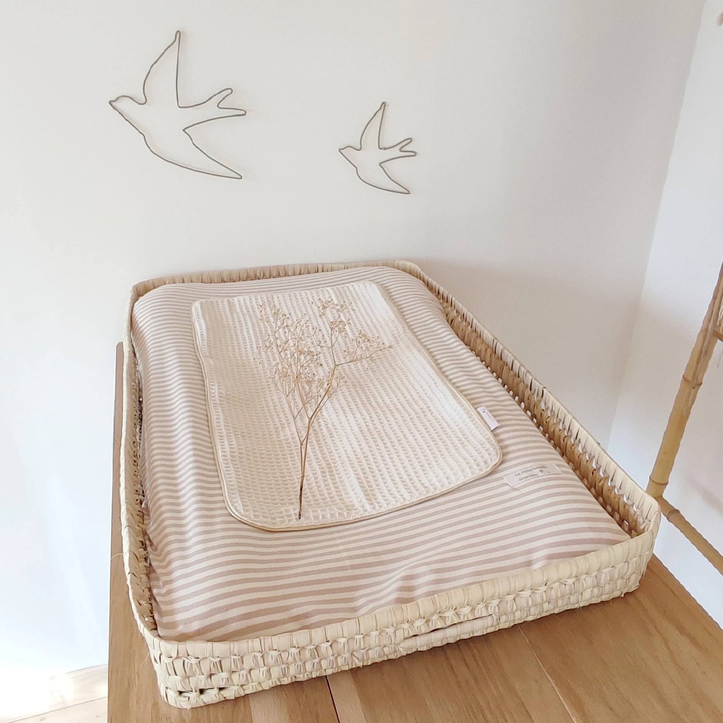 Housse de matelas à langer en jersey de coton "rayures" beige et blanc – Image 3