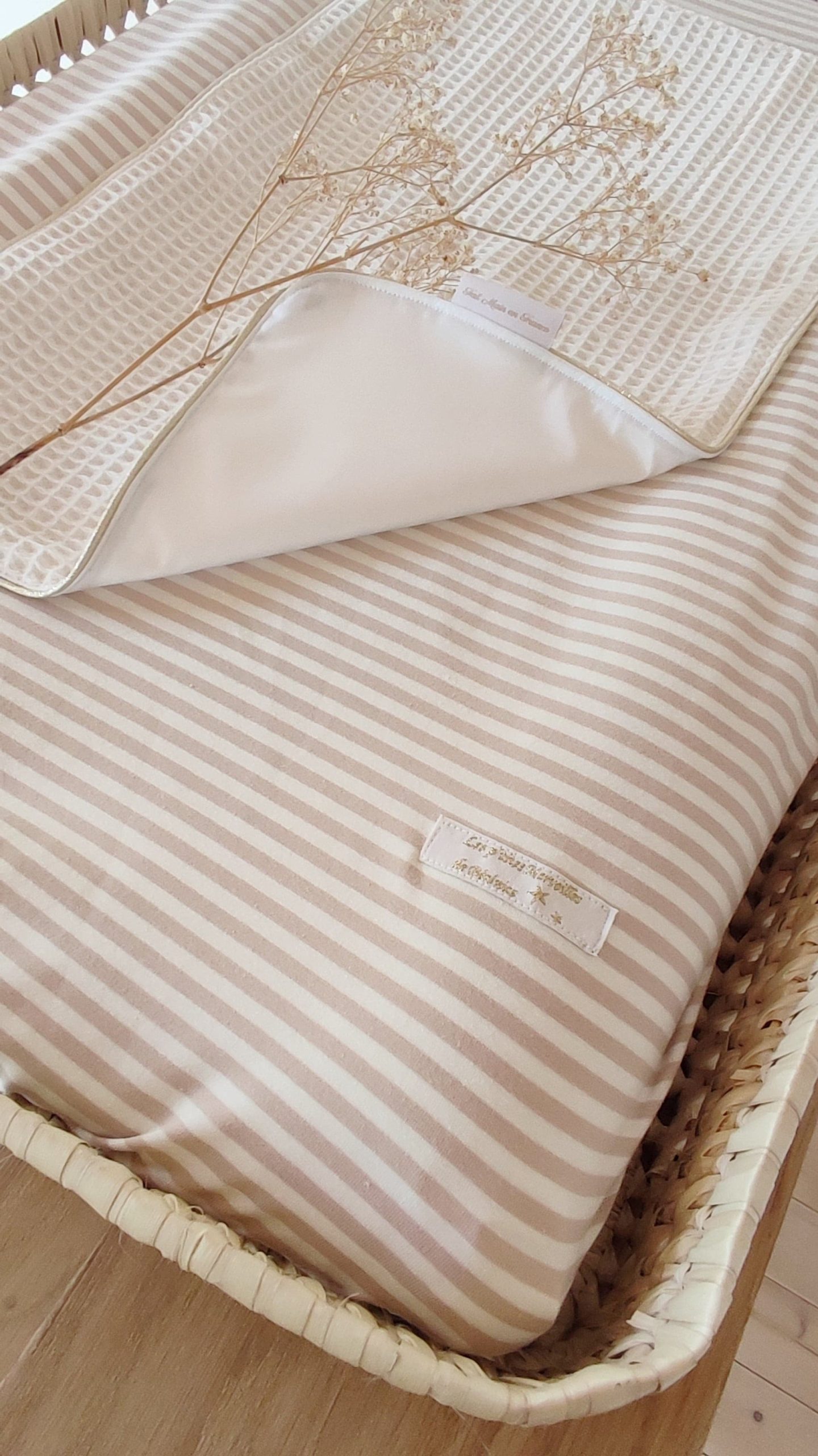 Housse de matelas à langer en jersey de coton "rayures" beige et blanc – Image 6