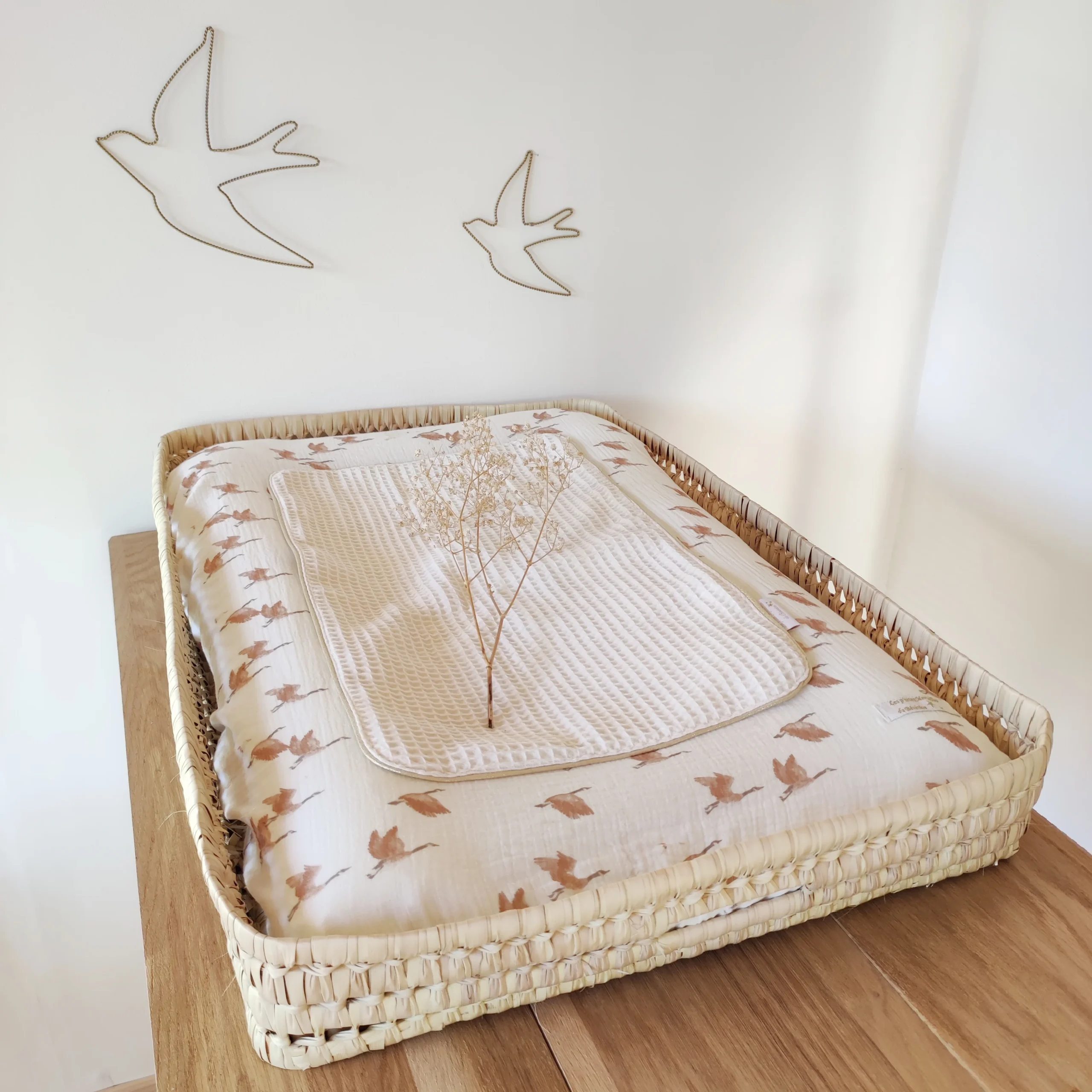Housse de matelas à langer en double gaze de coton "Oies sauvages" – Image 4