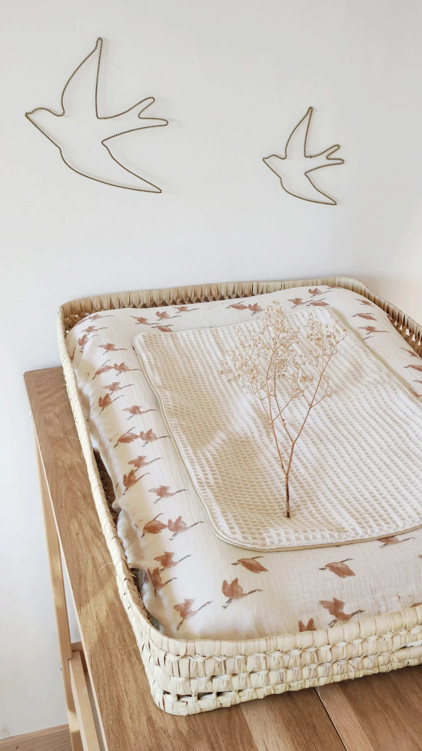 Housse de matelas à langer en double gaze de coton "Oies sauvages" – Image 6
