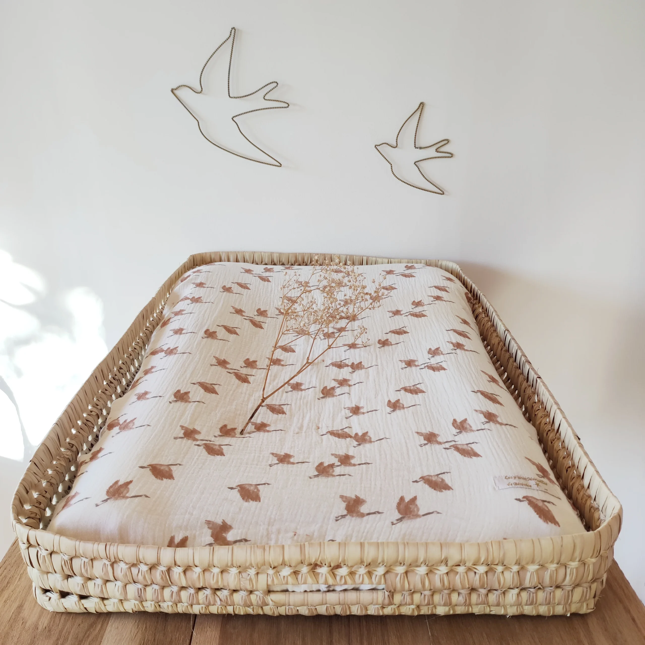 Housse de matelas à langer en double gaze de coton "Oies sauvages" – Image 2