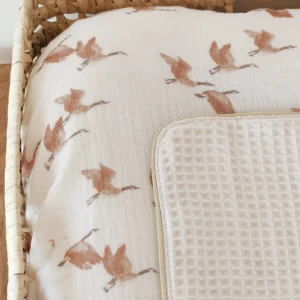 Housse de matelas à langer en double gaze de coton "Oies sauvages"