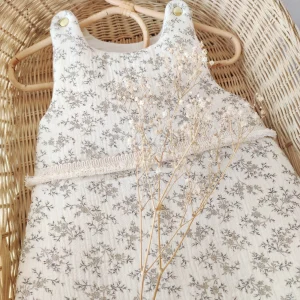 Gigoteuse 0-3 mois bohème "Louison" en double gaze de coton BIO écrue à fleurs