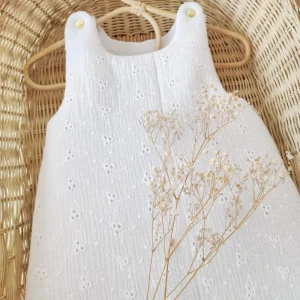 Gigoteuse 0-3 mois "broderie anglaise" en double gaze de coton blanc