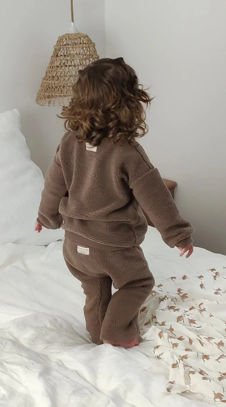 Pantalon bébé cocooning ourson Naël en fausse fourrure mouton sherpa chocolat – Image 6