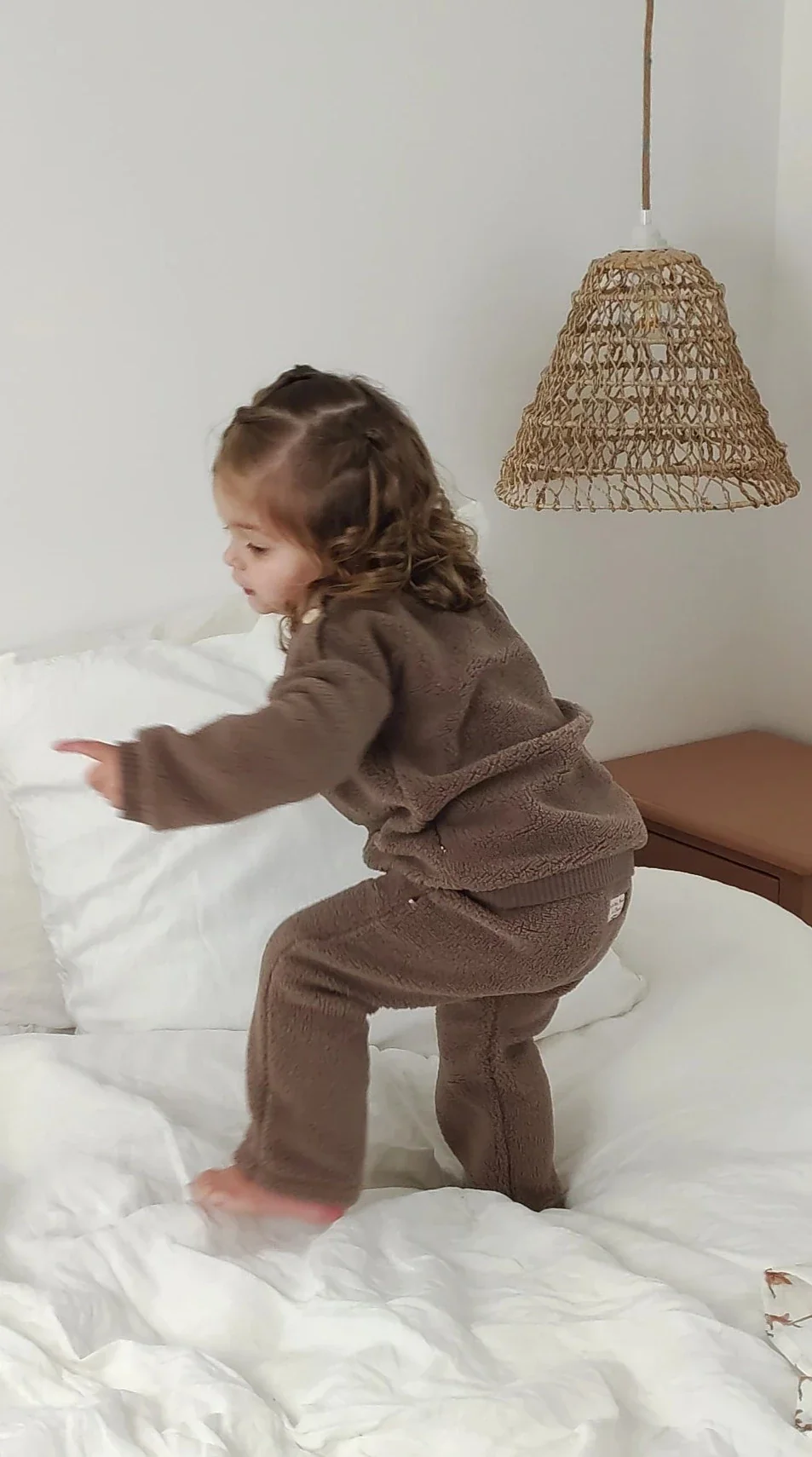 Pantalon bébé cocooning ourson Naël en fausse fourrure mouton sherpa chocolat – Image 5
