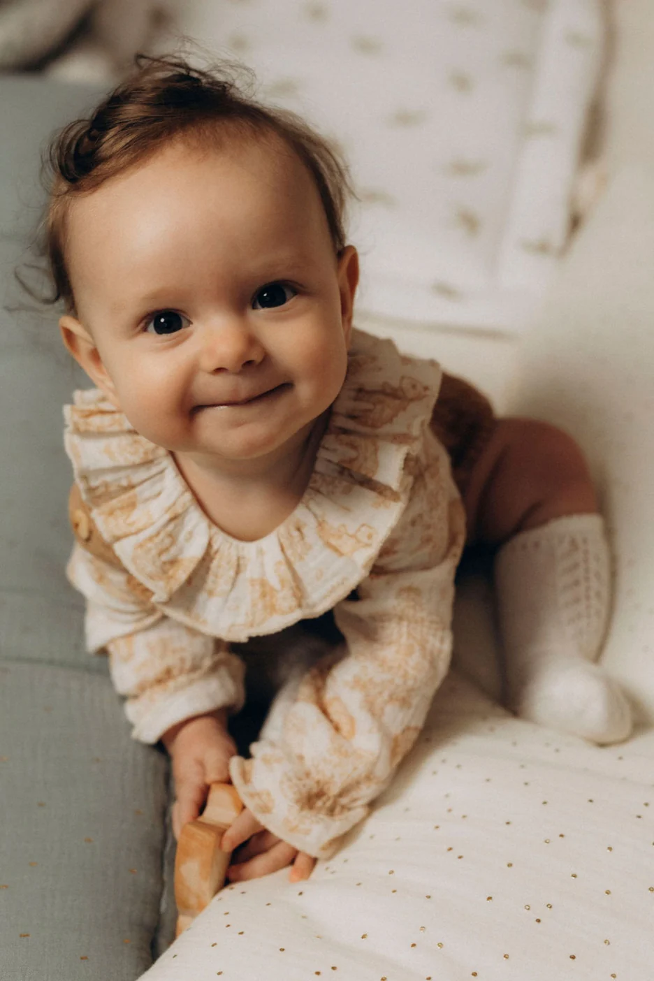 Blouse Flora bébé fille en double gaze de coton écru écureuils folk – Image 6