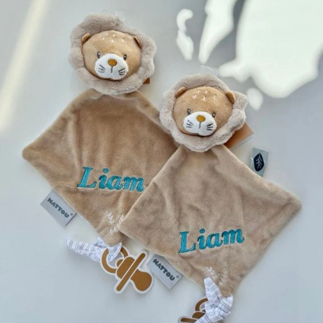 Petit Doudou Lion FLO, ERNEST & OLI – Image 3