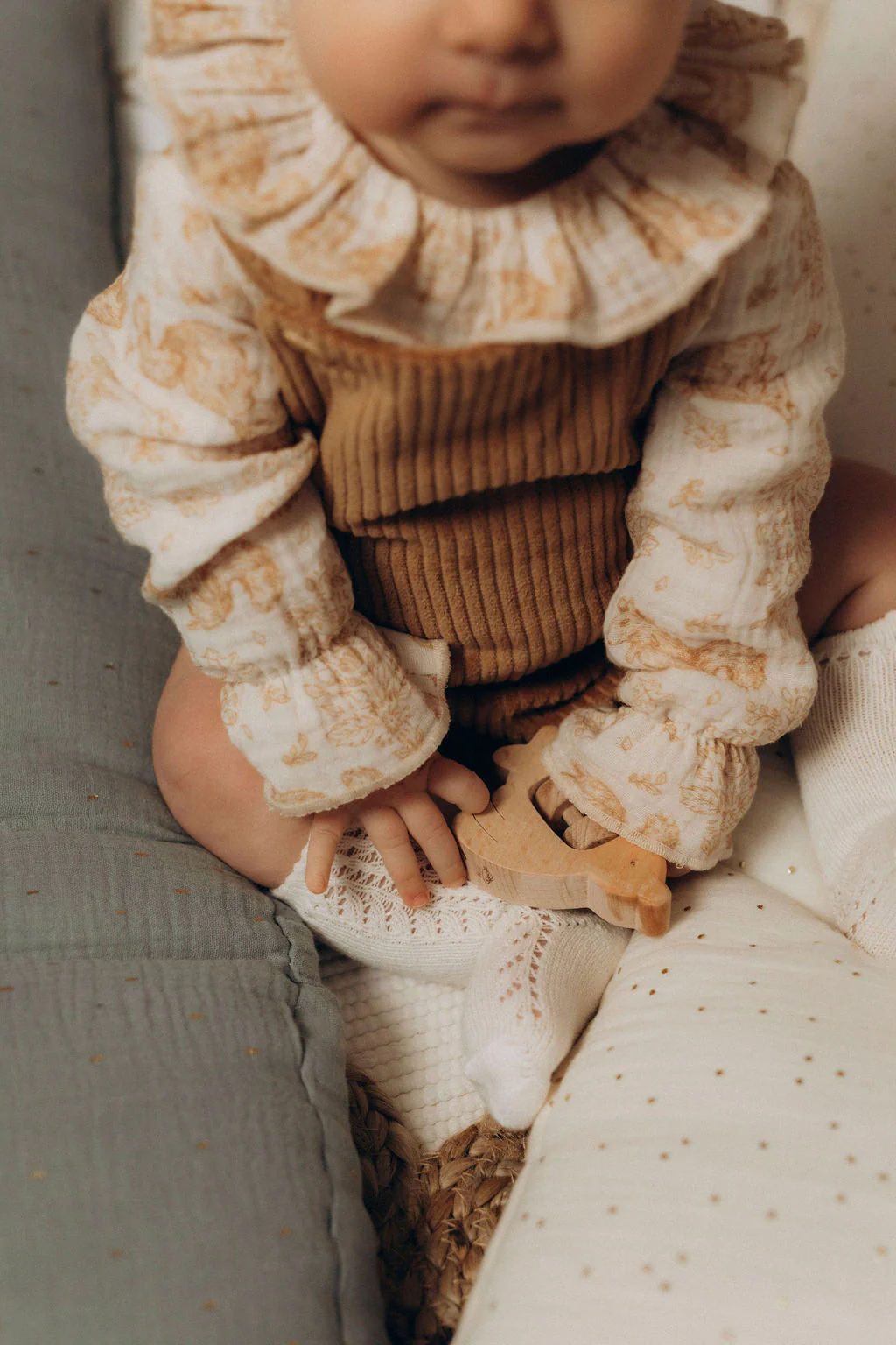 Blouse Flora bébé fille en double gaze de coton écru écureuils folk – Image 7