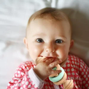 Hochet Bébé - Jouet Éveil Sensoriel Montessori | Les Petiots™