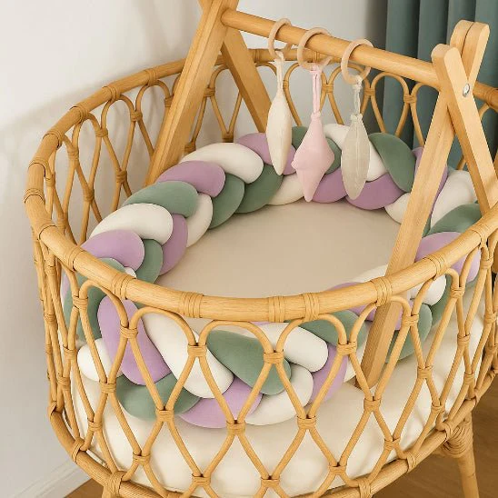 Tresse de lit bébé – Vert sauge, Lila et Blanc – Image 4